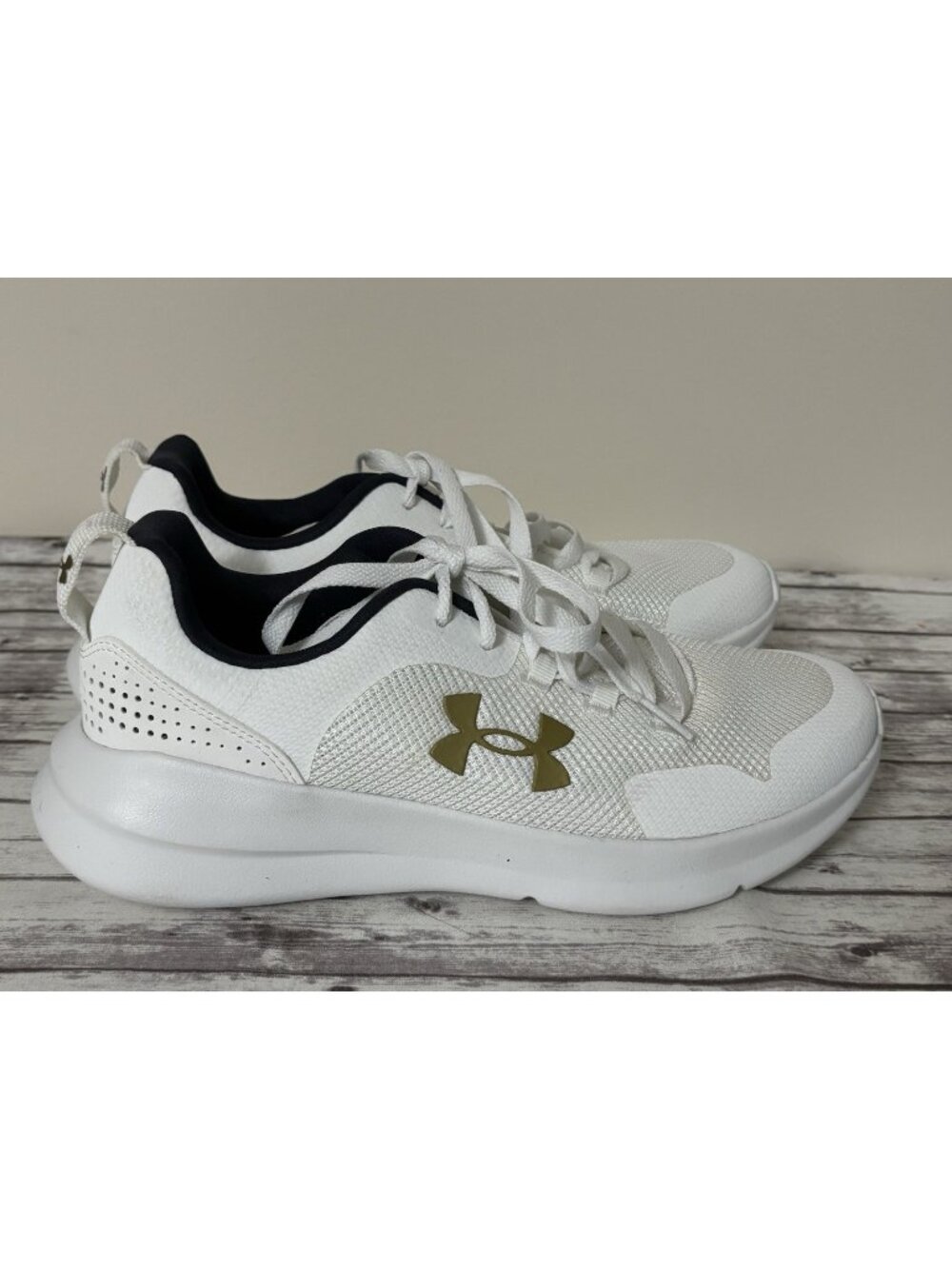 Under Armour Essential Sneaker Running Shoes Size 9 Women’s White Blue‎ NEW